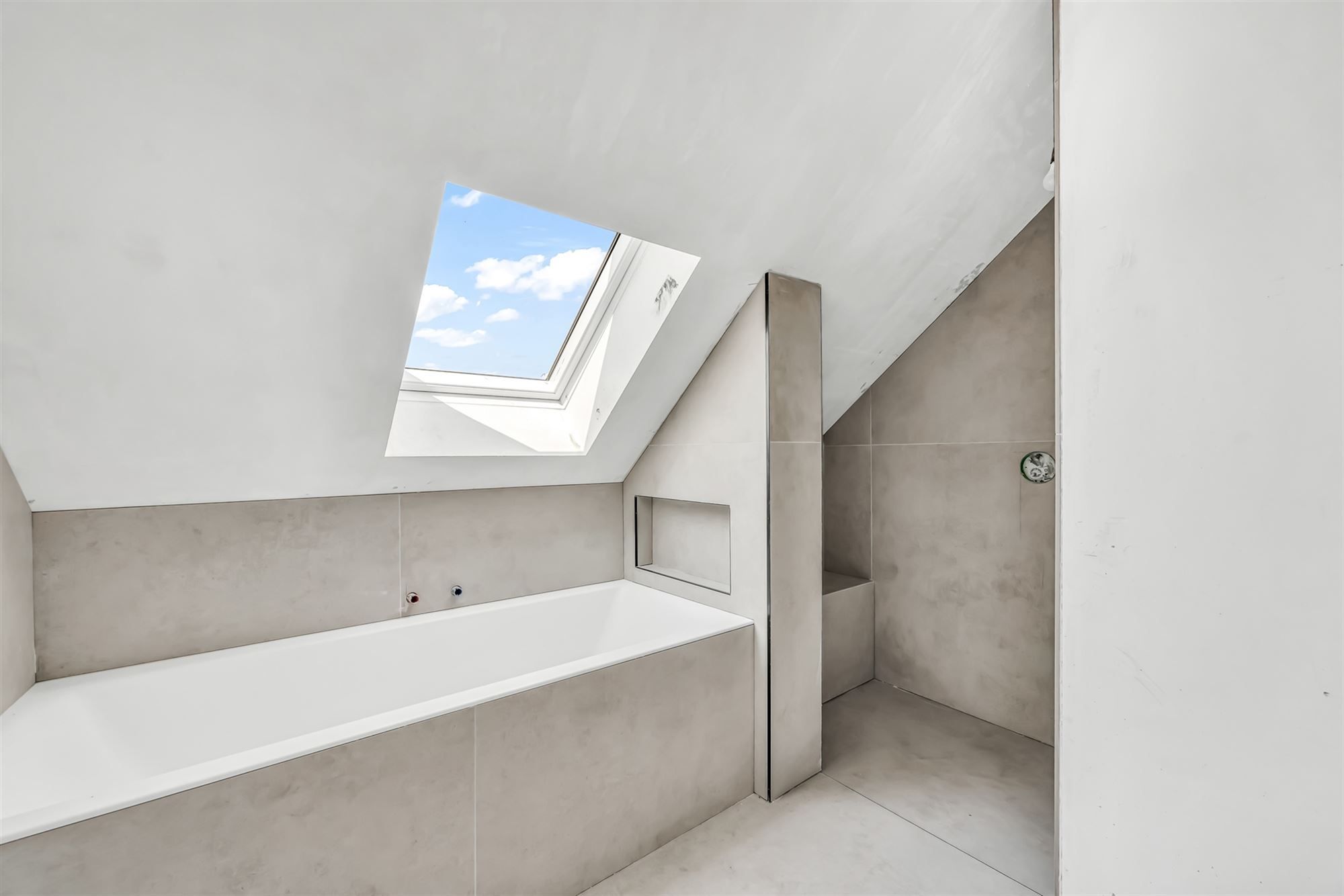 NIEUWBOUW DUPLEXAPPARTEMENT (165M²) MET 2 SLAAPKAMERS EN RUIM TERRAS NABIJ BERINGEN CENTRUM foto 13
