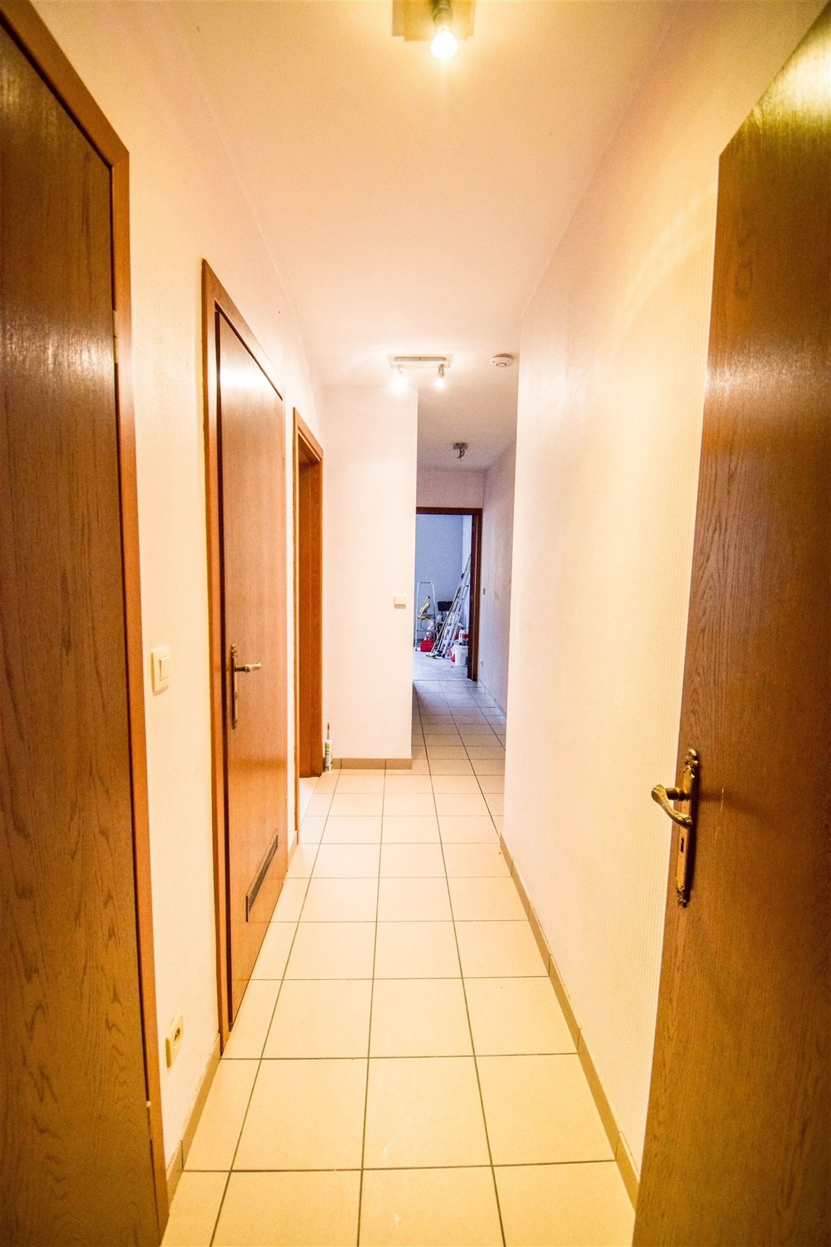 Zeer ruim gelijkvloers appartement met garage foto 5