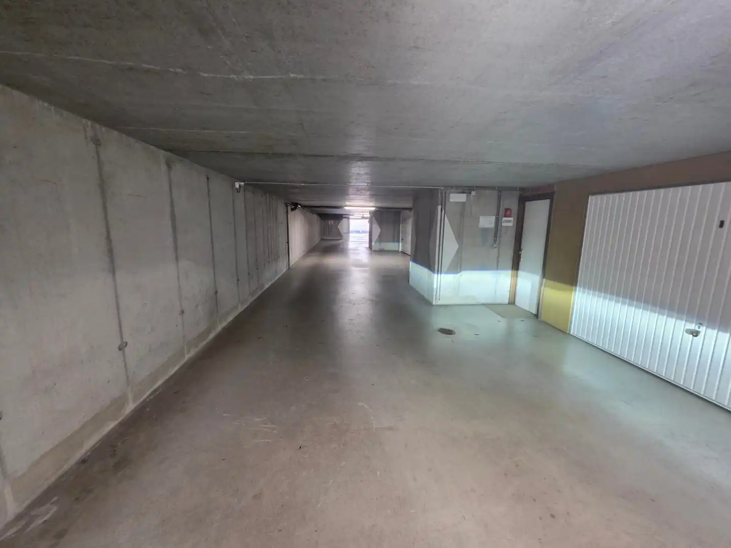 Dubbele garagebox - ondergrond, ruim en vlot bereikbaar foto 18