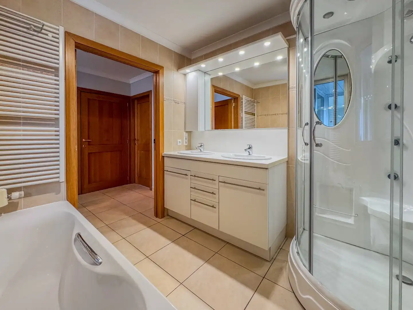 Ruim appartement met 2 slaapkamers en terras met prachtige vergezichten! foto 20