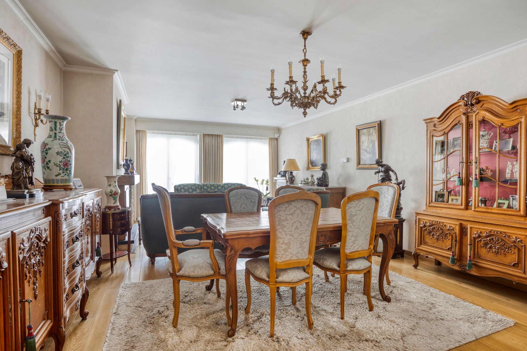 Instapklaar appartement met grote garage !! foto 6