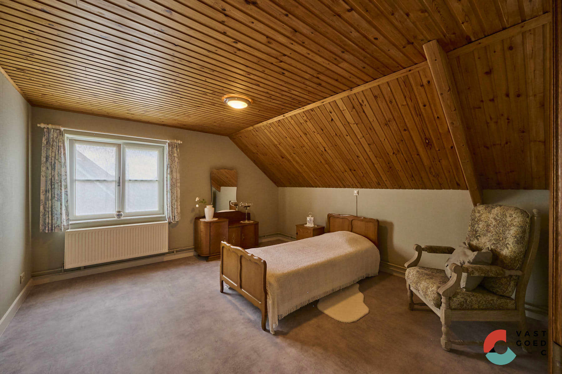 Ruime gezinswoning omringd door groen op een perceel met vrij uitzicht foto 16