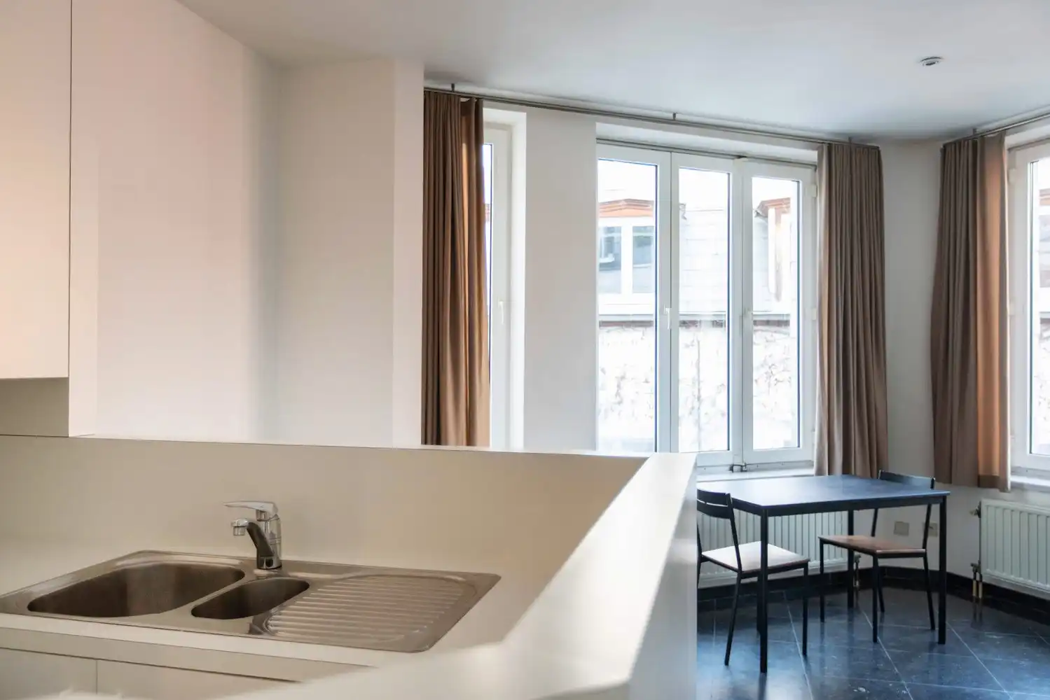 Rustig bemeubeld 1 slaapkamer appartement in het hart van Antwerpen. foto 8