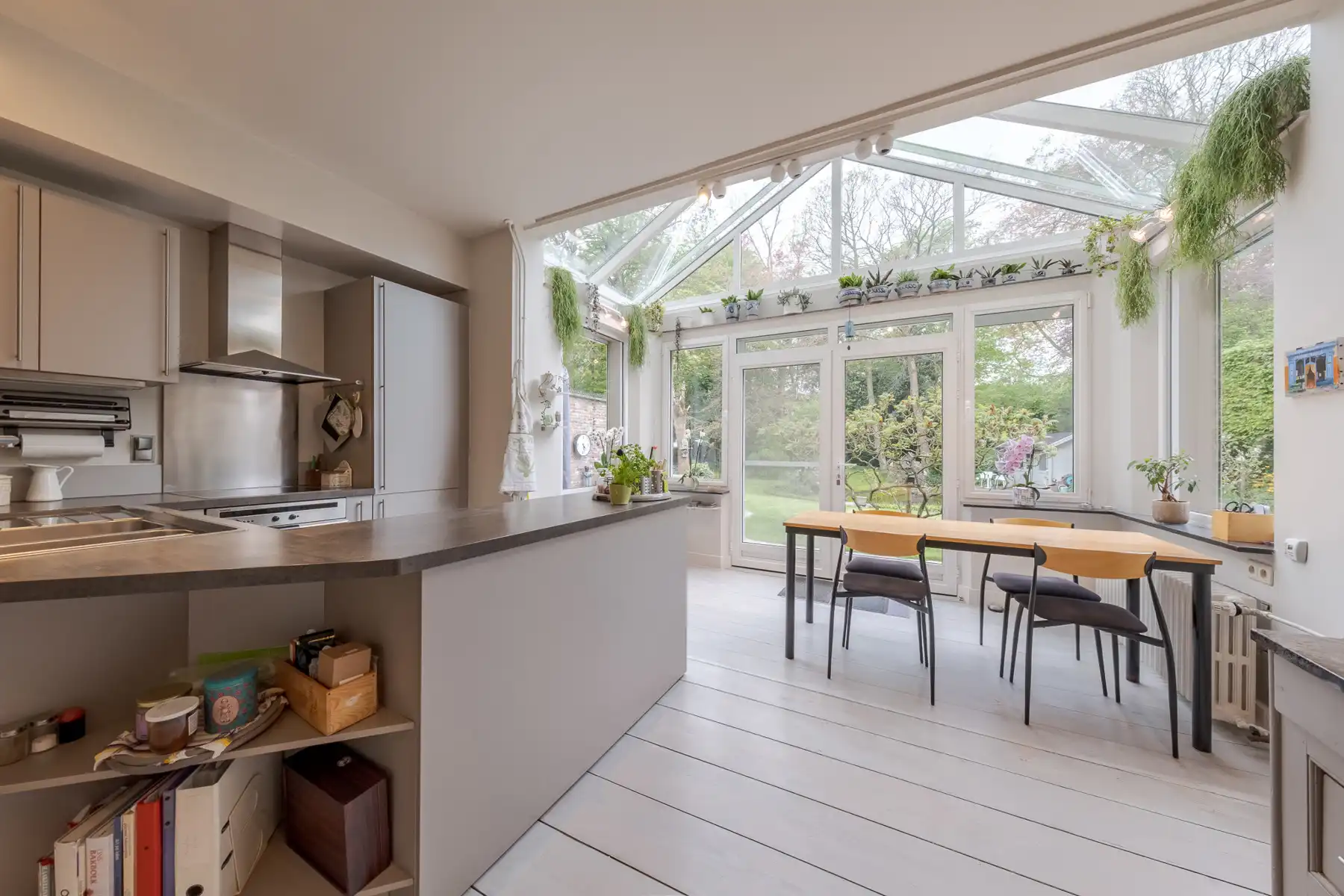 Uniek gerestaureerde herenhuis met parktuin foto 10