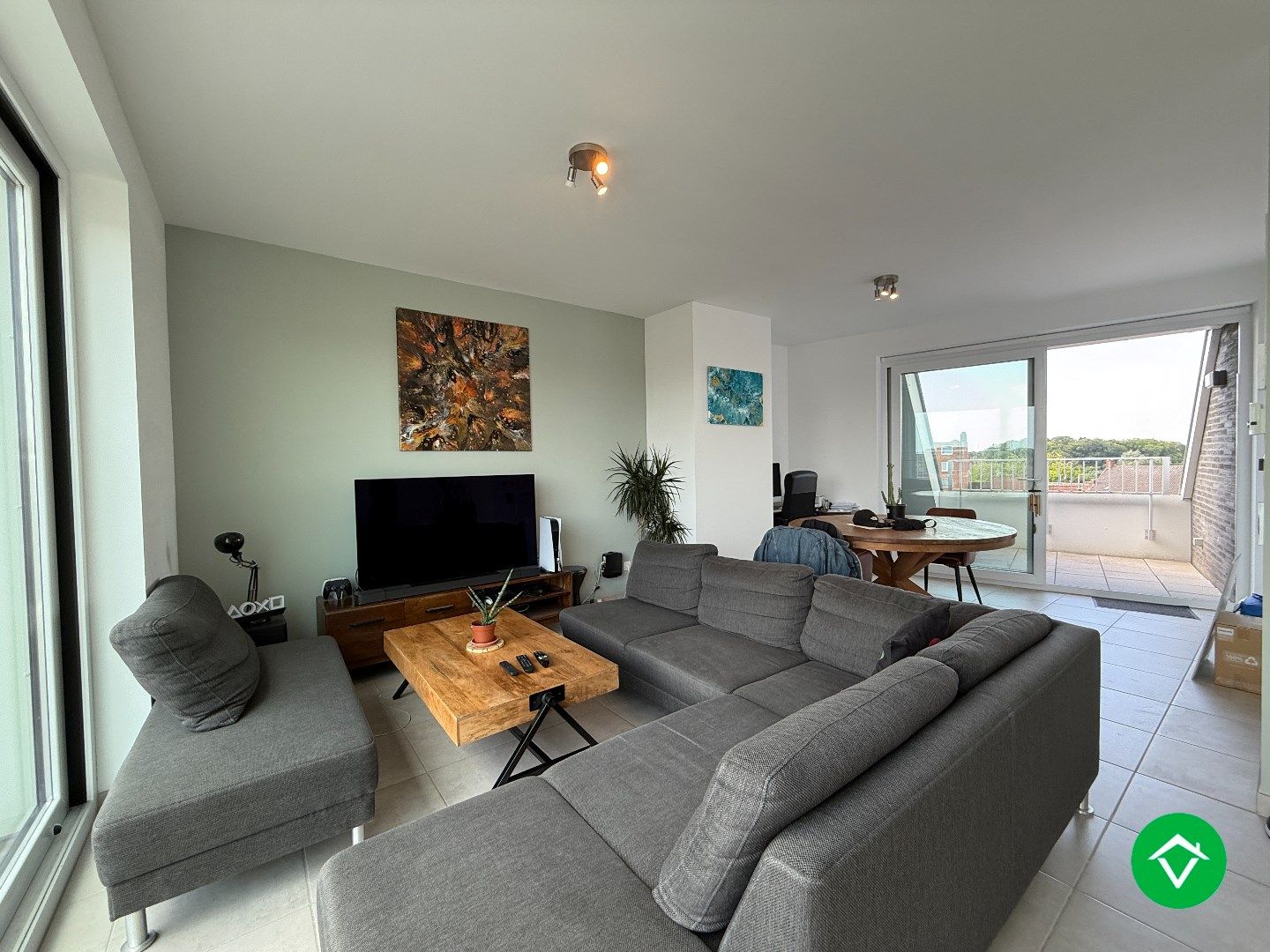 Prachtig dakappartement met twee slaapkamers, garage en twee terrassen met fenomenaal uitzicht te Roeselare foto 5