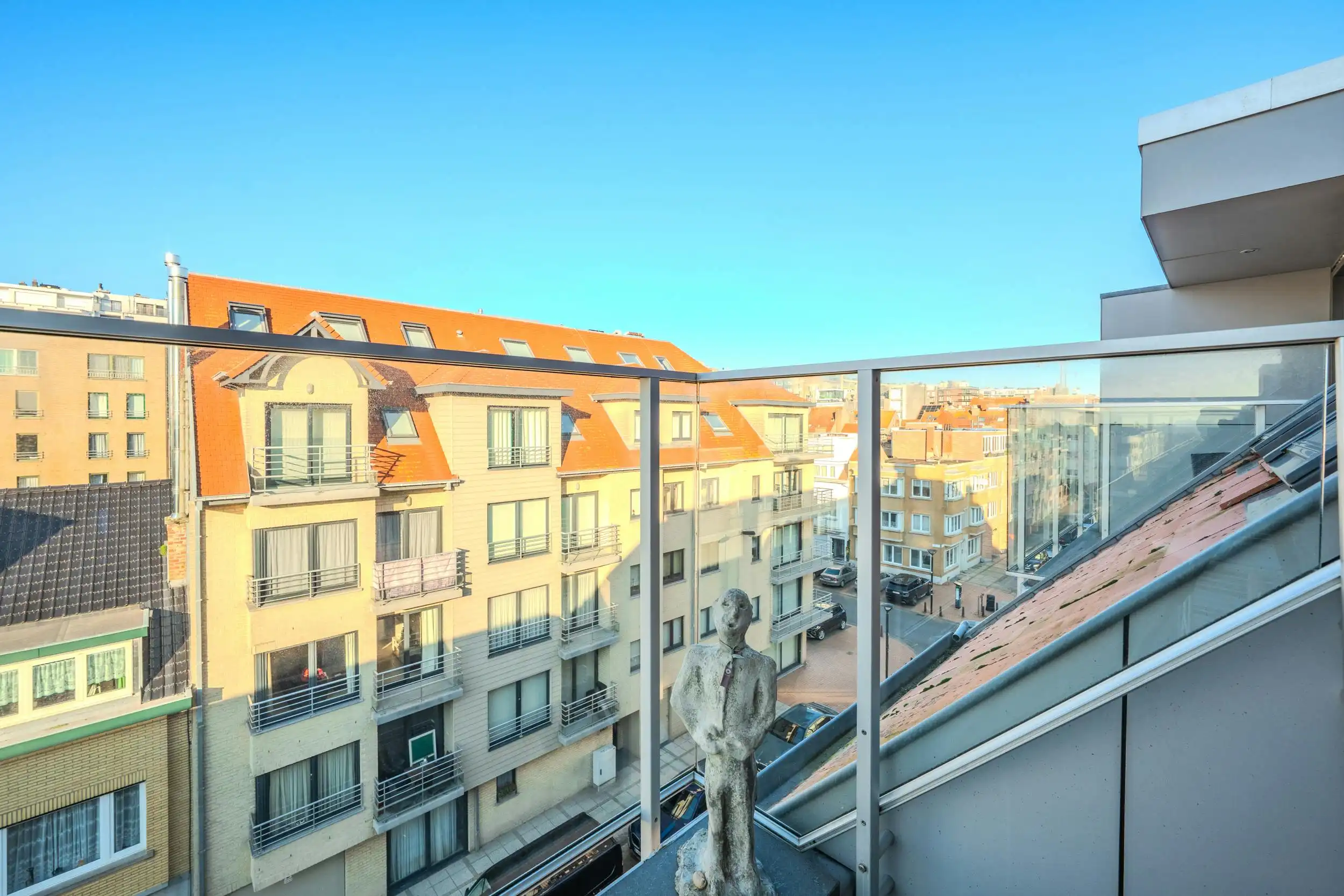 Modern duplex appartement vlak achter de vernieuwde Zeedijk! foto 3