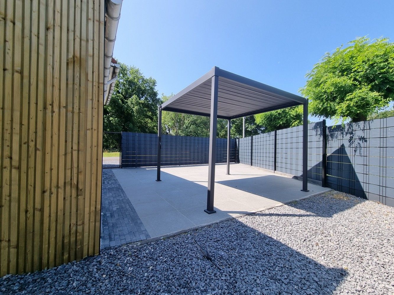 Mooie, gerenoveerde woning met prachtig terras en ruime tuin foto 28