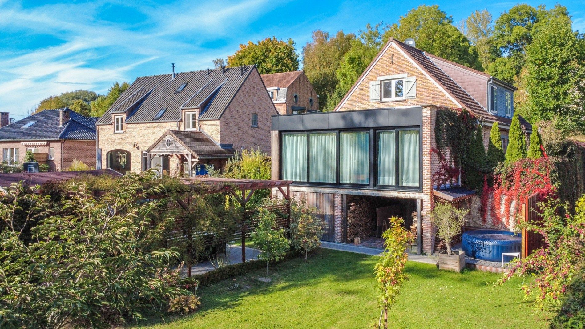 RUIME, INTEGRAAL VERNIEUWDE VILLA ! foto {{pictureIndex}}