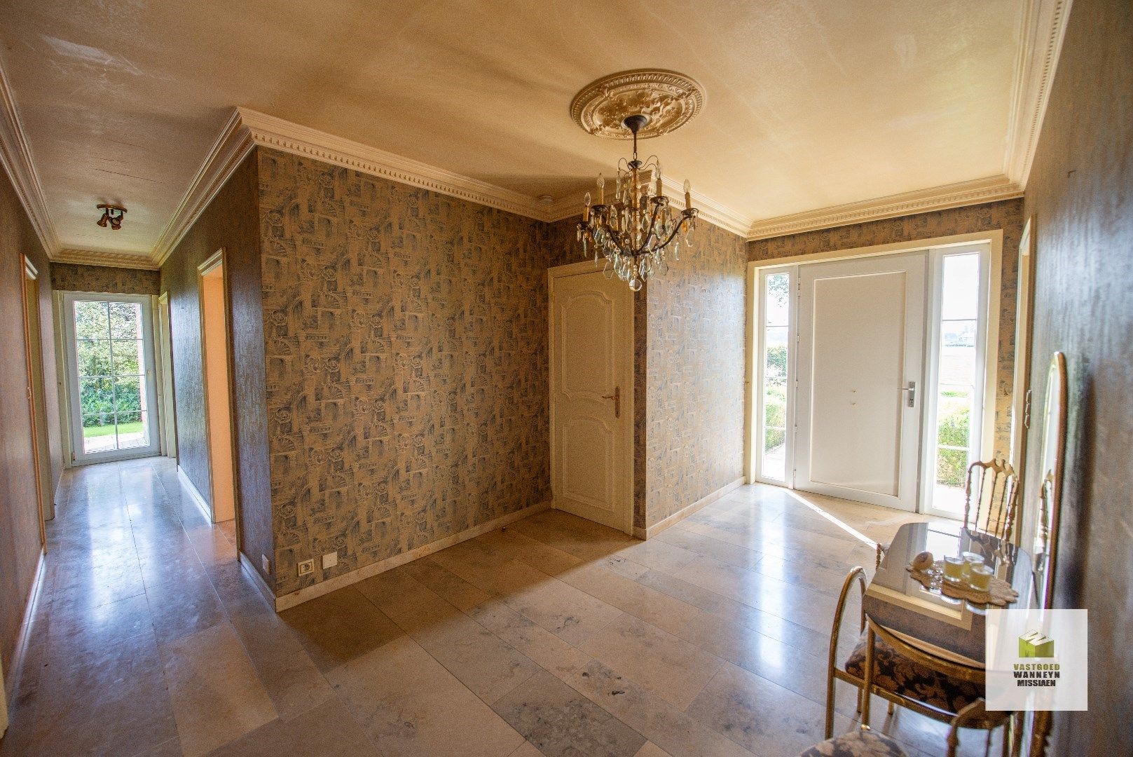 Villa met weide 3.500 m2 en akkerland van 1,4 Ha mét vergunning voor een nieuwe loods van 300 m2  foto 7