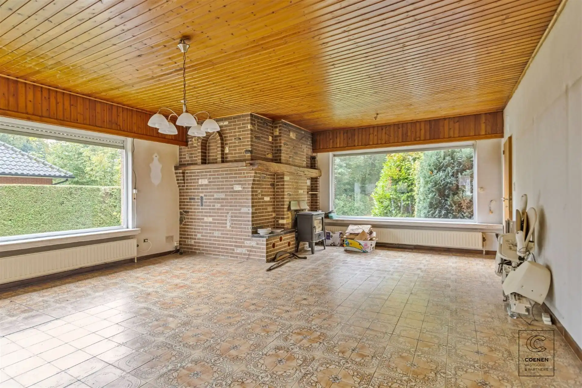 Te renoveren woning met 4 à 5 slpk' s, 236 m² bew. opp. op perceel van 3.990 m²! foto 4