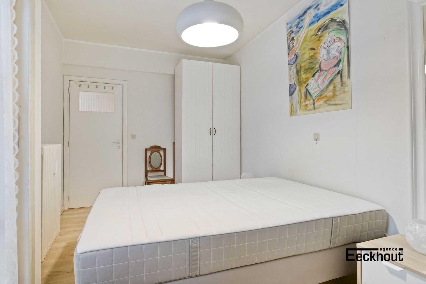 Ruim en lichtrijk appartement aan het gezellige 'Visserspleintje' in hartje Oostende foto 9