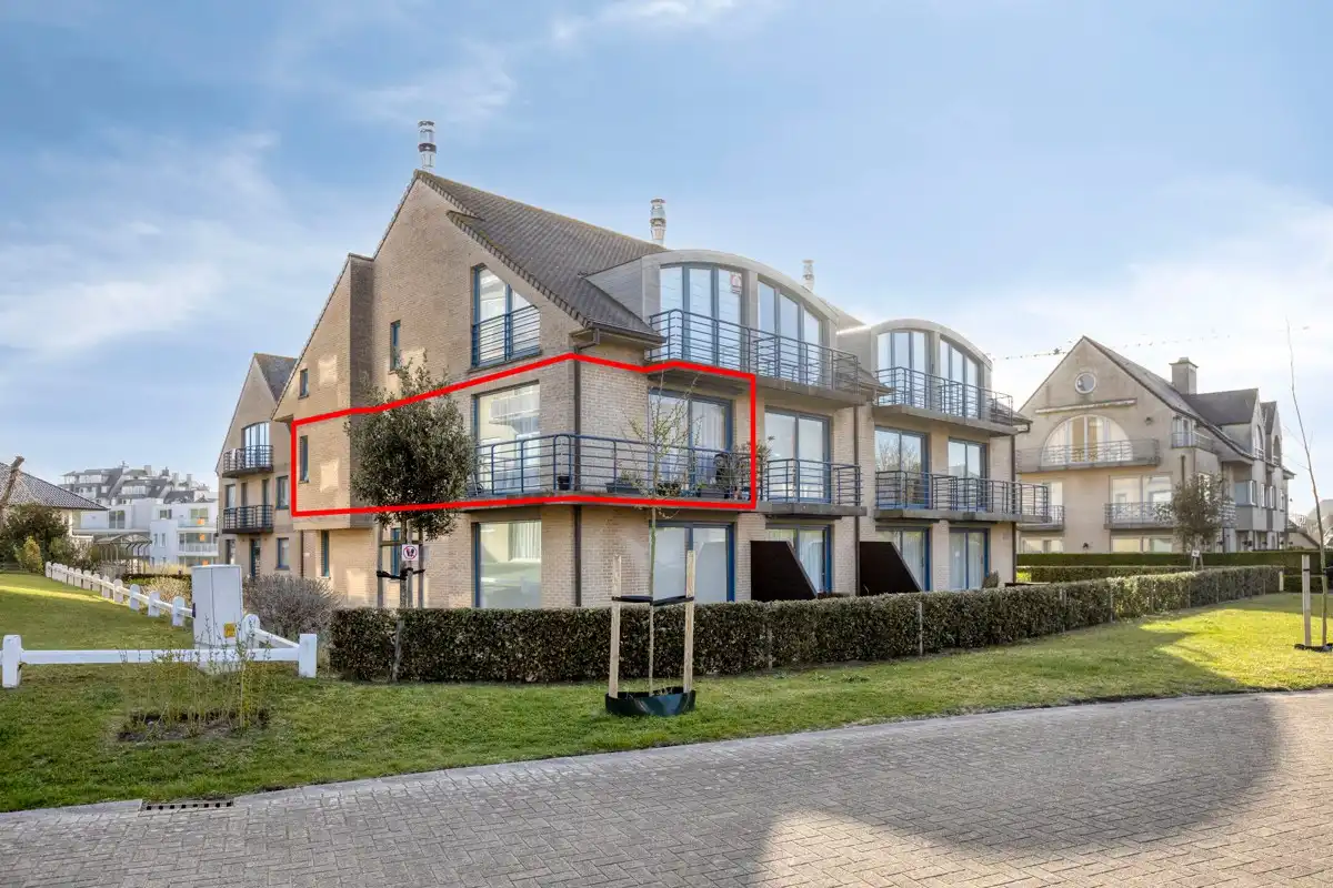 Gemeubeld hoek appartement met twee slaapkamers foto {{pictureIndex}}