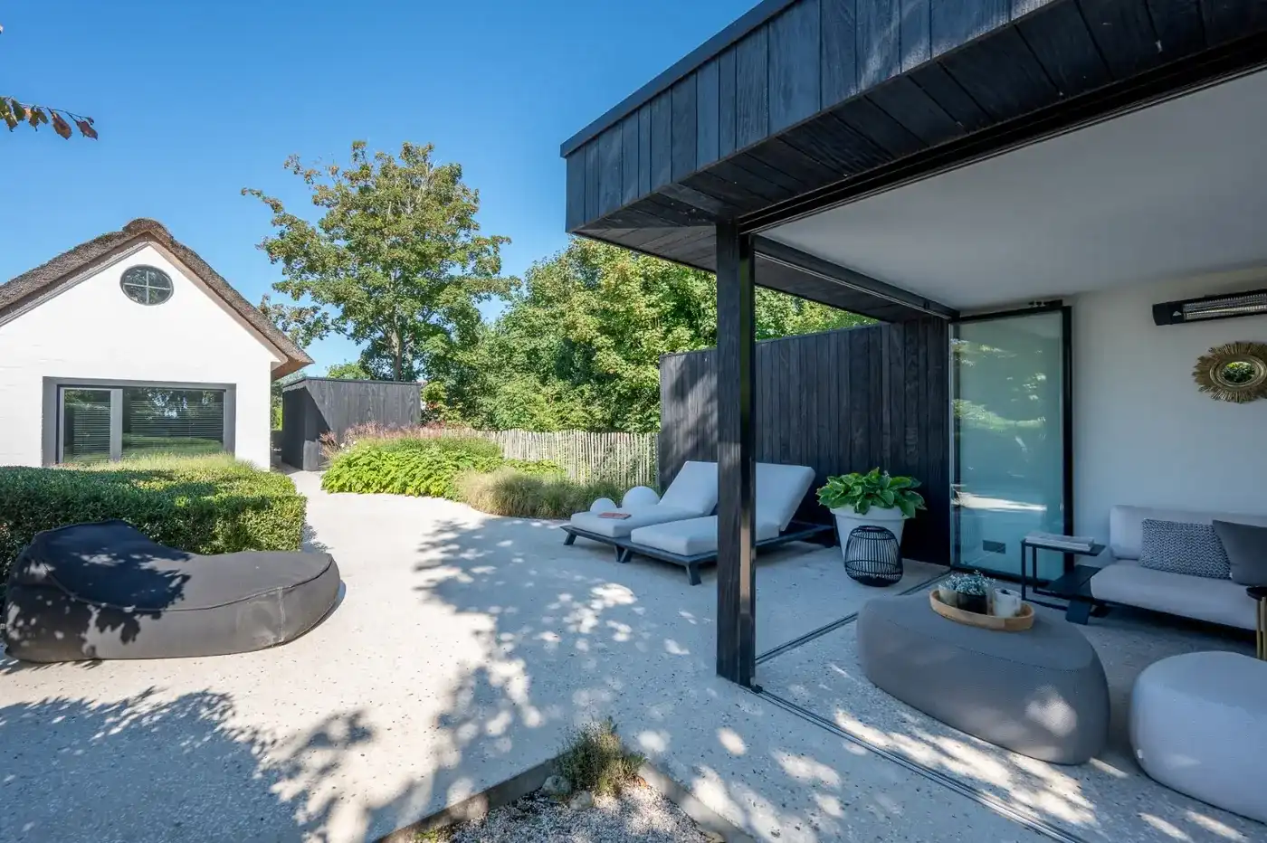 Charmante alleenstaande villa verscholen in een rustige laan te Knokke foto 5