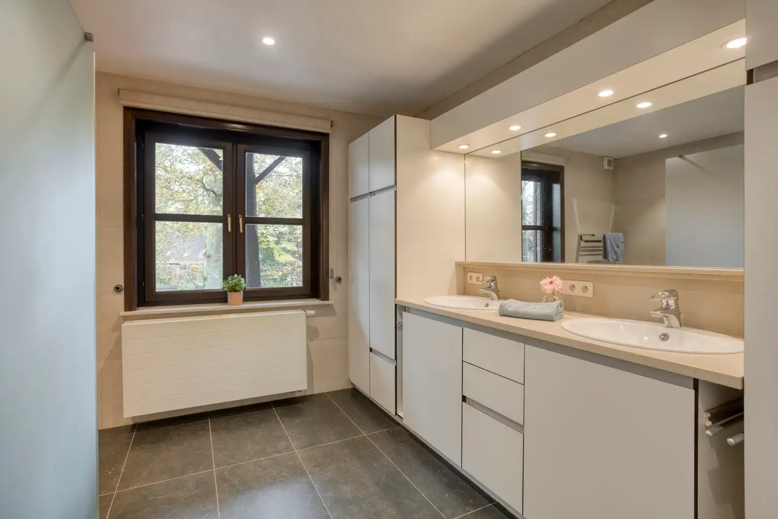 Prachtige en kwalitatieve woning op toplocatie in Linden foto 13