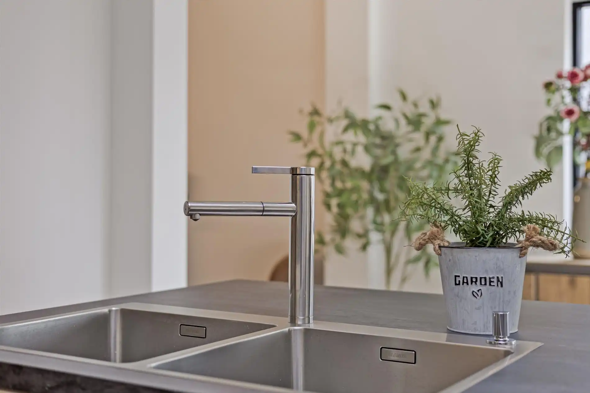 Gerenoveerde woning met 4/5 slaapkamers en ruim bijgebouw in het centrum van Olmen ! foto 11