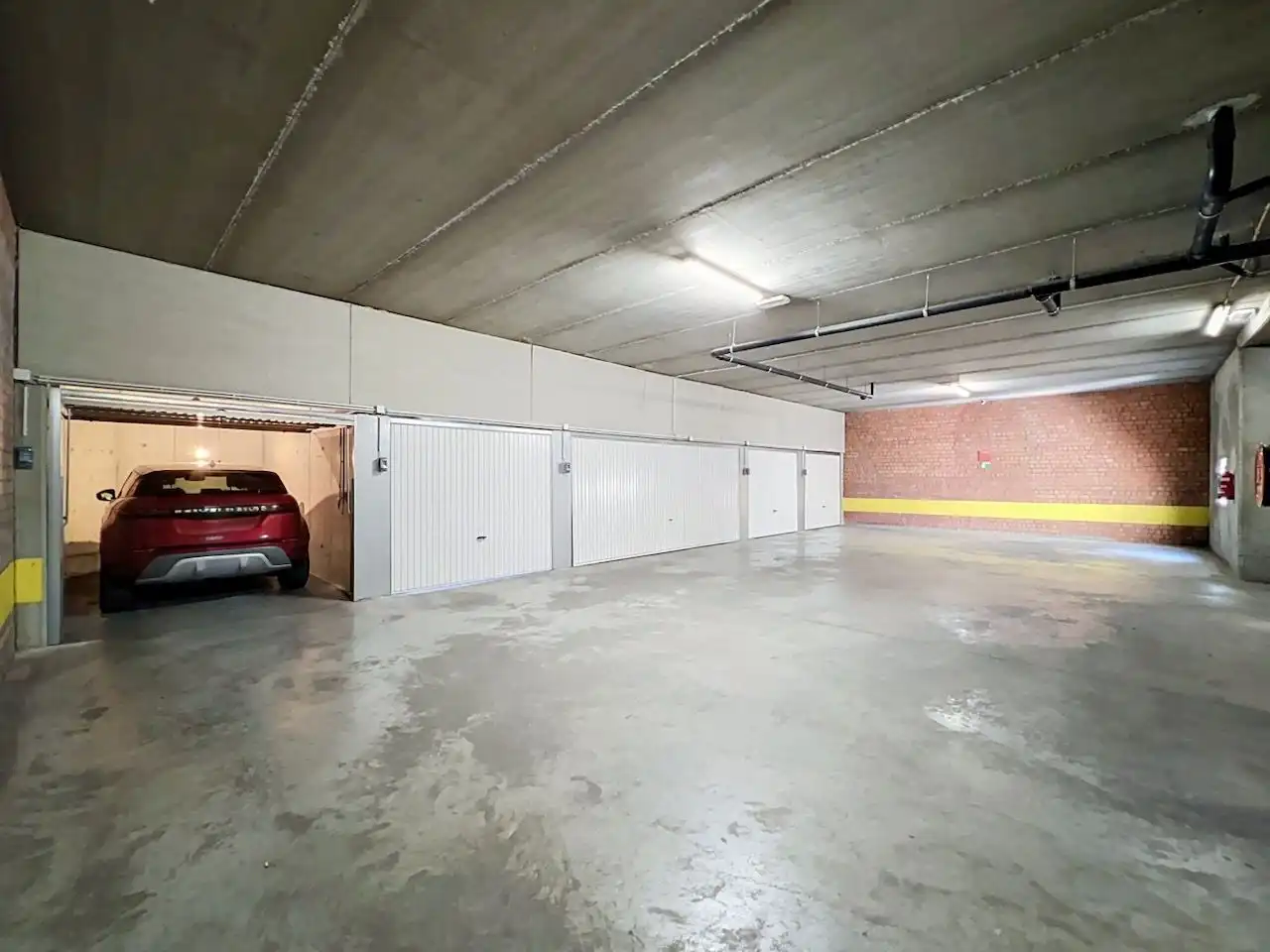 Garagebox met topligging in het hart van de toeristische zone foto 6