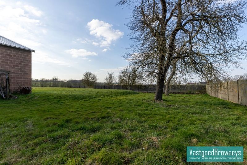 Te renoveren woning met tuin foto 2