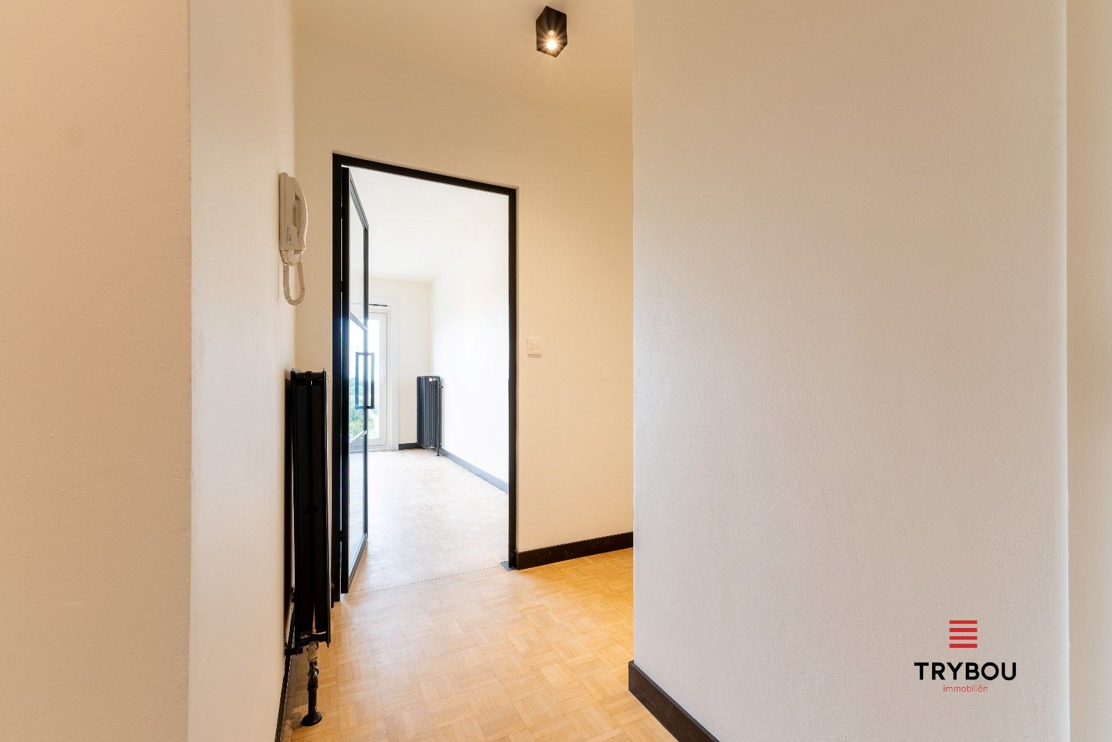 Volledig gerenoveerd 2-slaapkamerappartement te huur – rand centrum Ieper foto 11