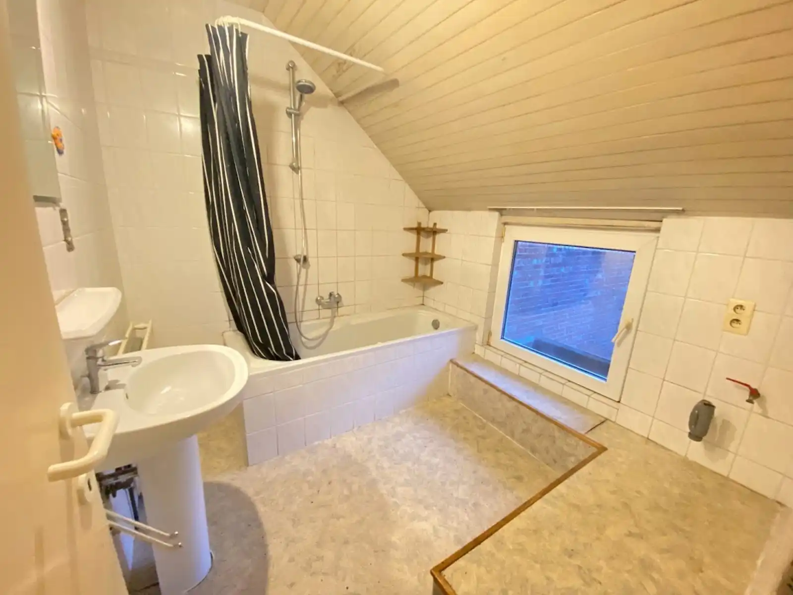 OPBRENGSTEIGENDOM IN IZEGEM (3 APPARTEMENTEN)  foto 25