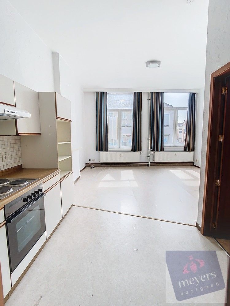 Unieke kans in het hart van Sint-Truiden – woning met dubbele ingang en tal van mogelijkheden! foto 11