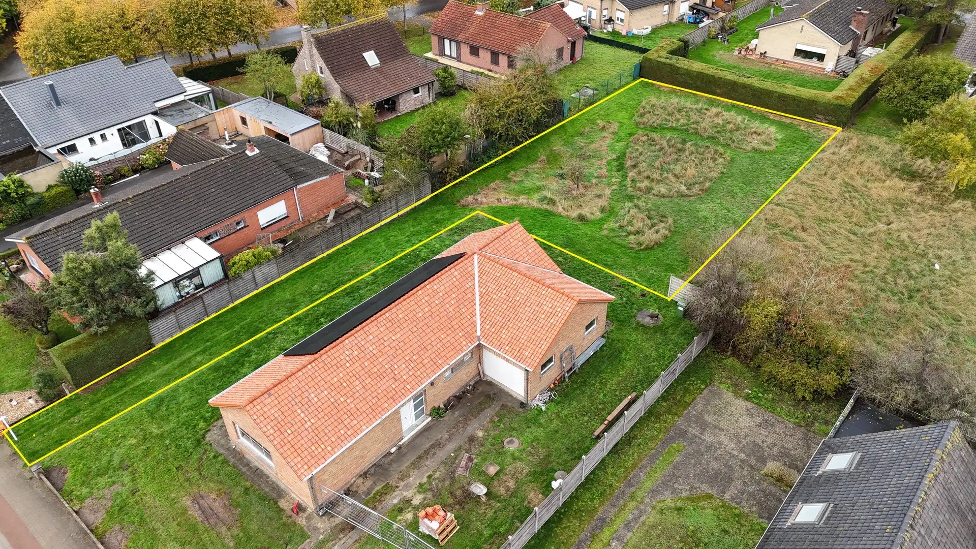 Rustig gelegen bouwgrond (913m²) nabij het Hannecartbos. foto {{pictureIndex}}