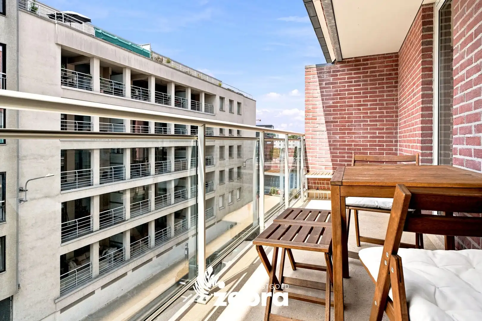Lichtrijk 2-slaapkamerappartement met terras en staanplaats te centrum Kortrijk! foto 20
