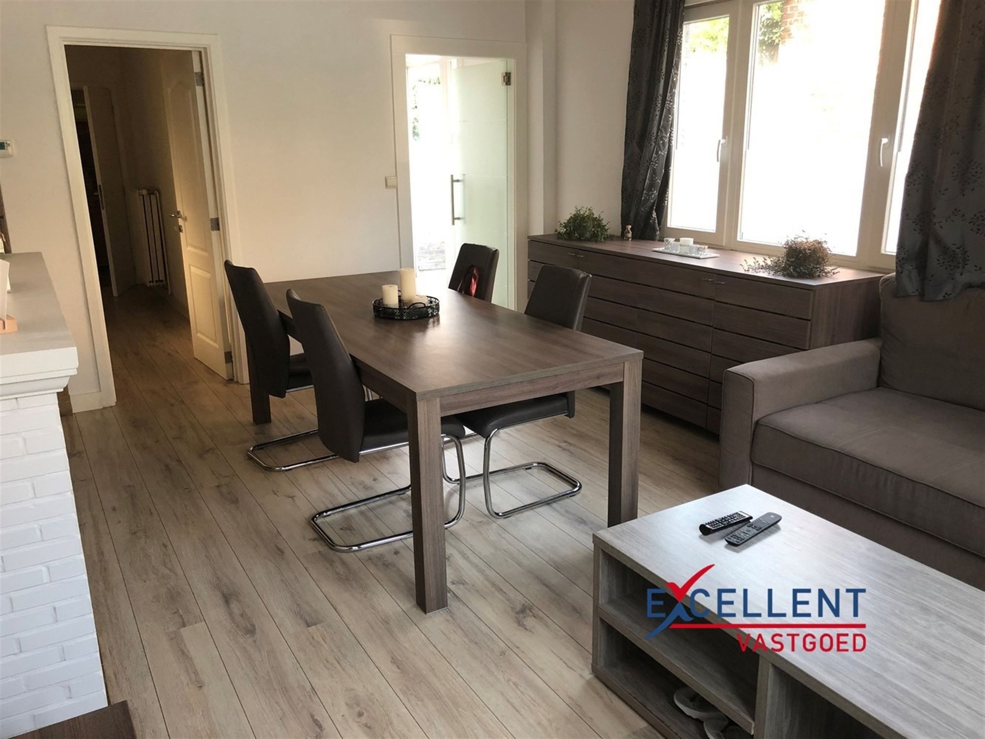 Centraal gelegen woning te Ronse te huur foto {{pictureIndex}}