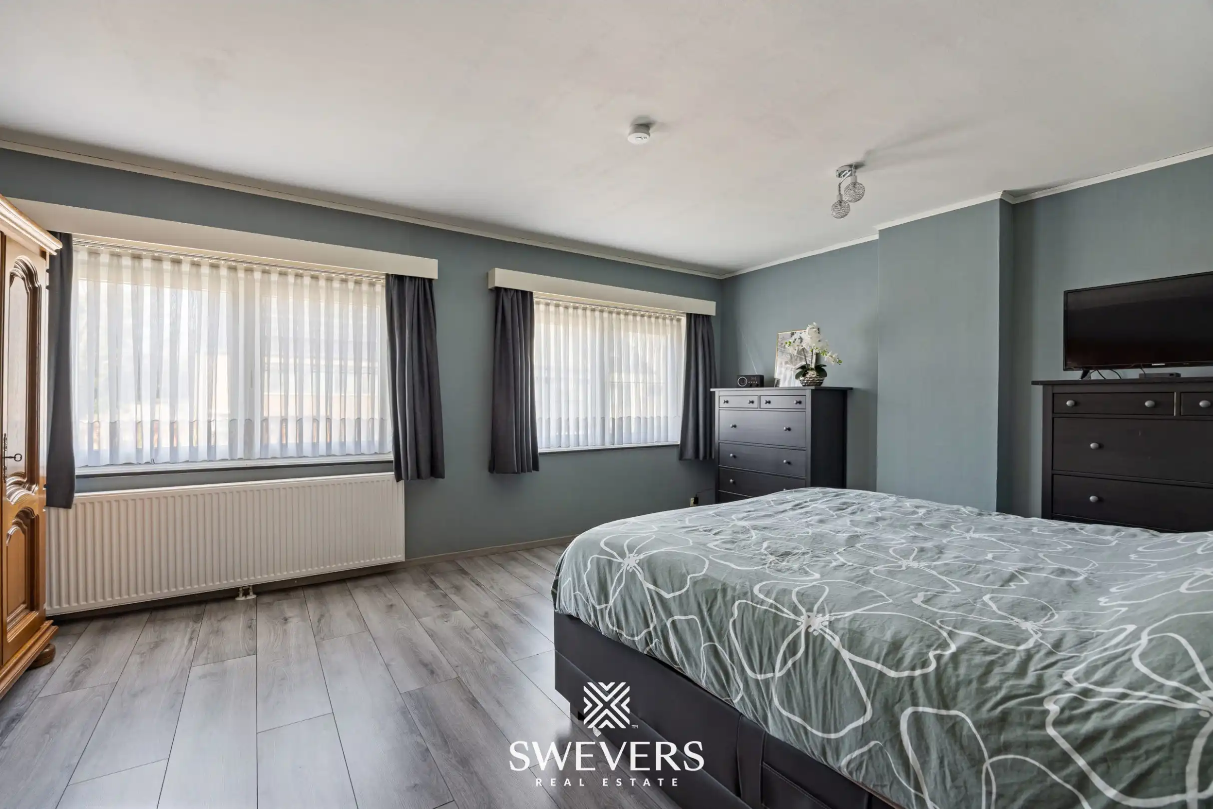 Gezinswoning met bureau, vier slaapkamers en zonnige tuin foto 11