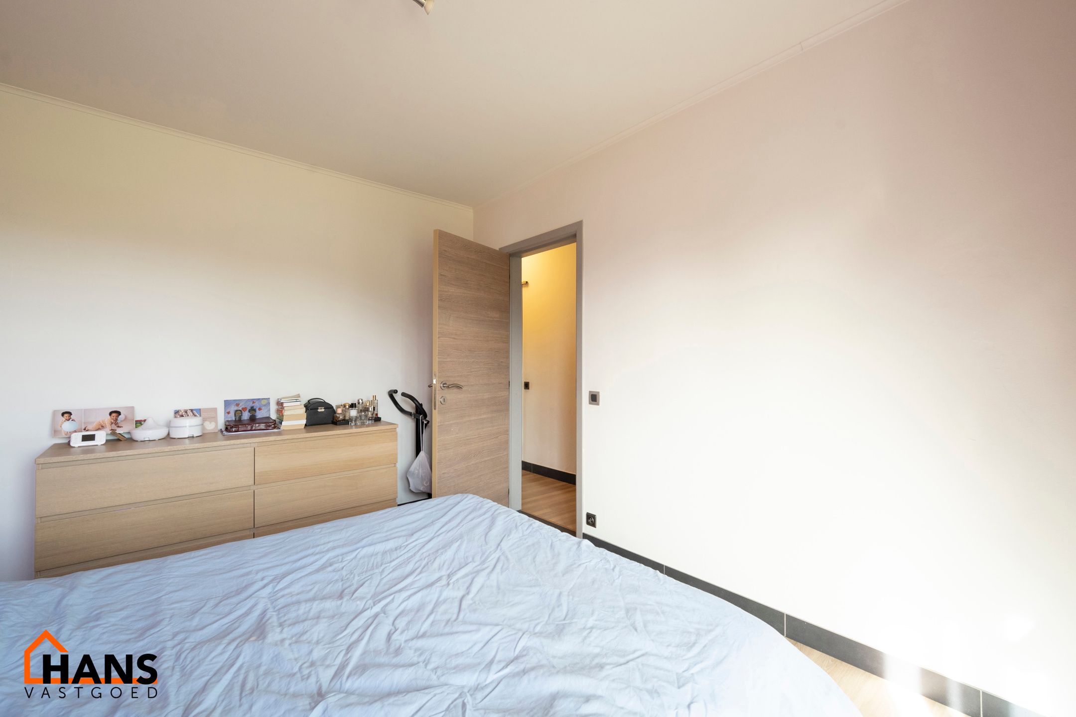 Recent gerenoveerd 2-slaapkamerappartement; garage optioneel. foto 9