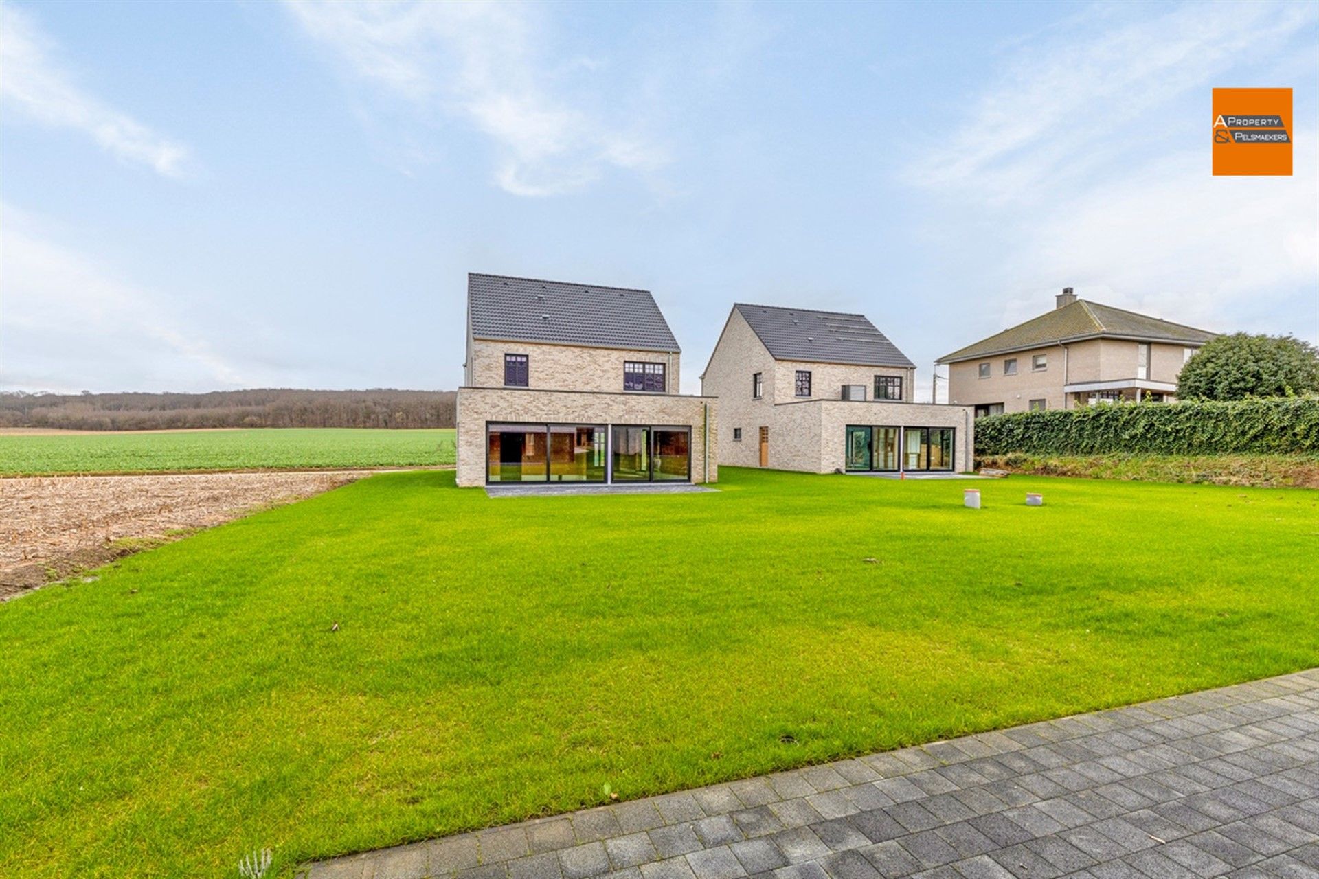 Nieuwbouwwoning met 4 slaapkamers en prachtig zicht op velden en bos foto 8