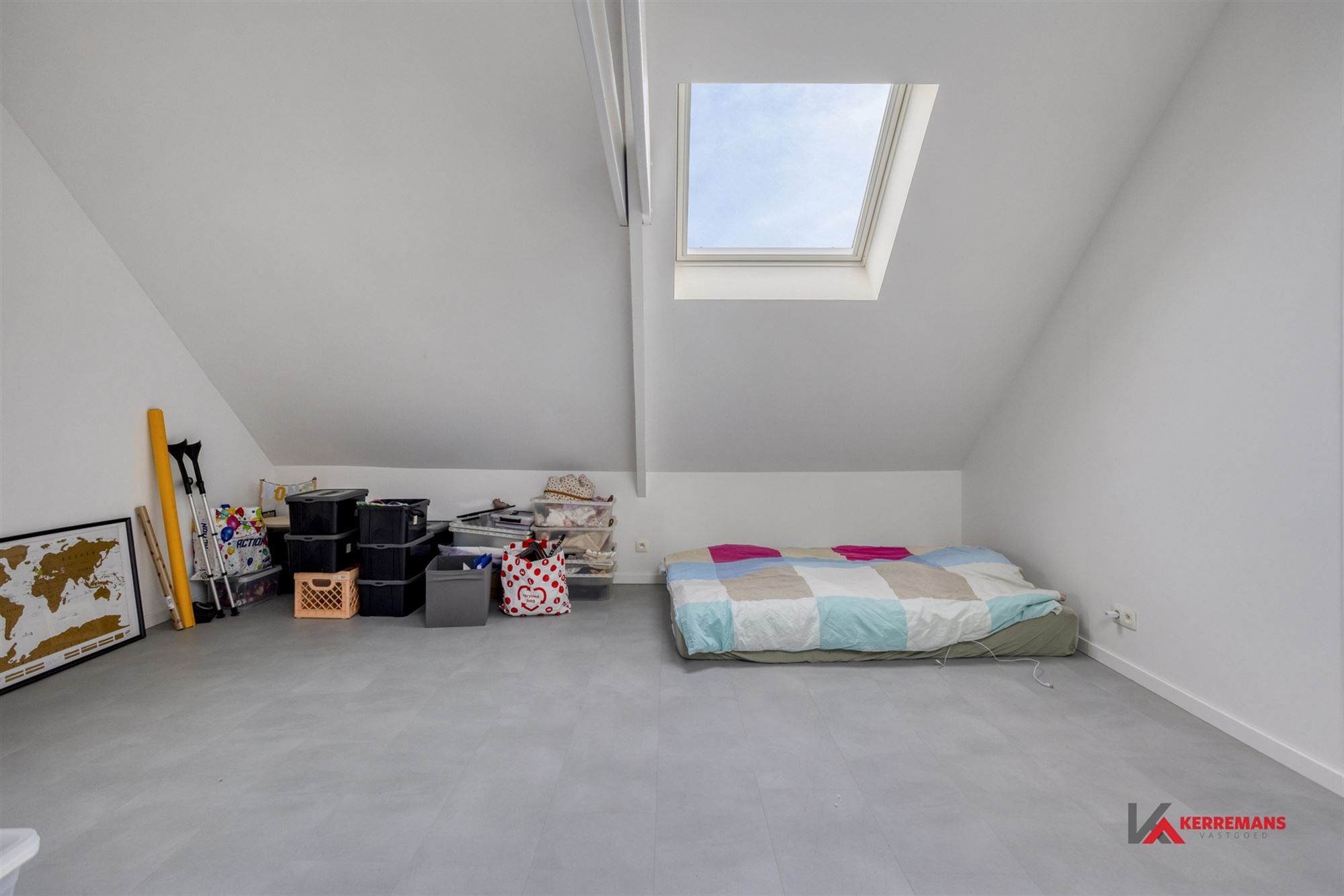 Instapklare woning met 4 slaapkamers , tuin en garage. foto 19