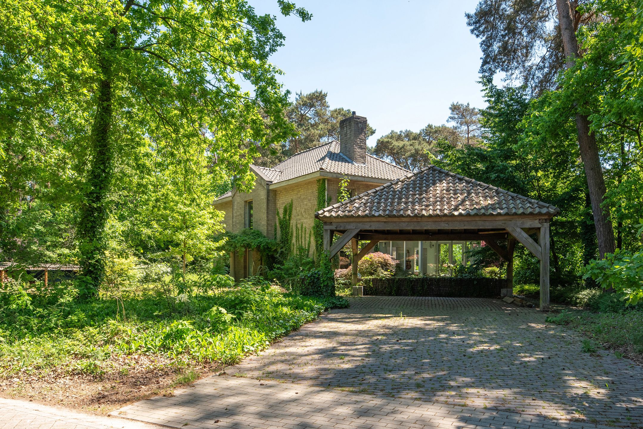 Woning met zwembad op zuidgericht perceel van ca. 2145 m² foto 36