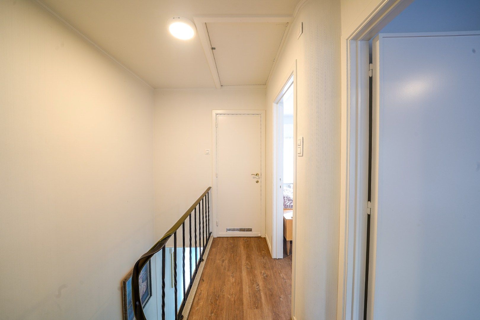Ruime eengezinswoning met 3 slaapkamers en 2 garages in centrum Oudenburg foto 10