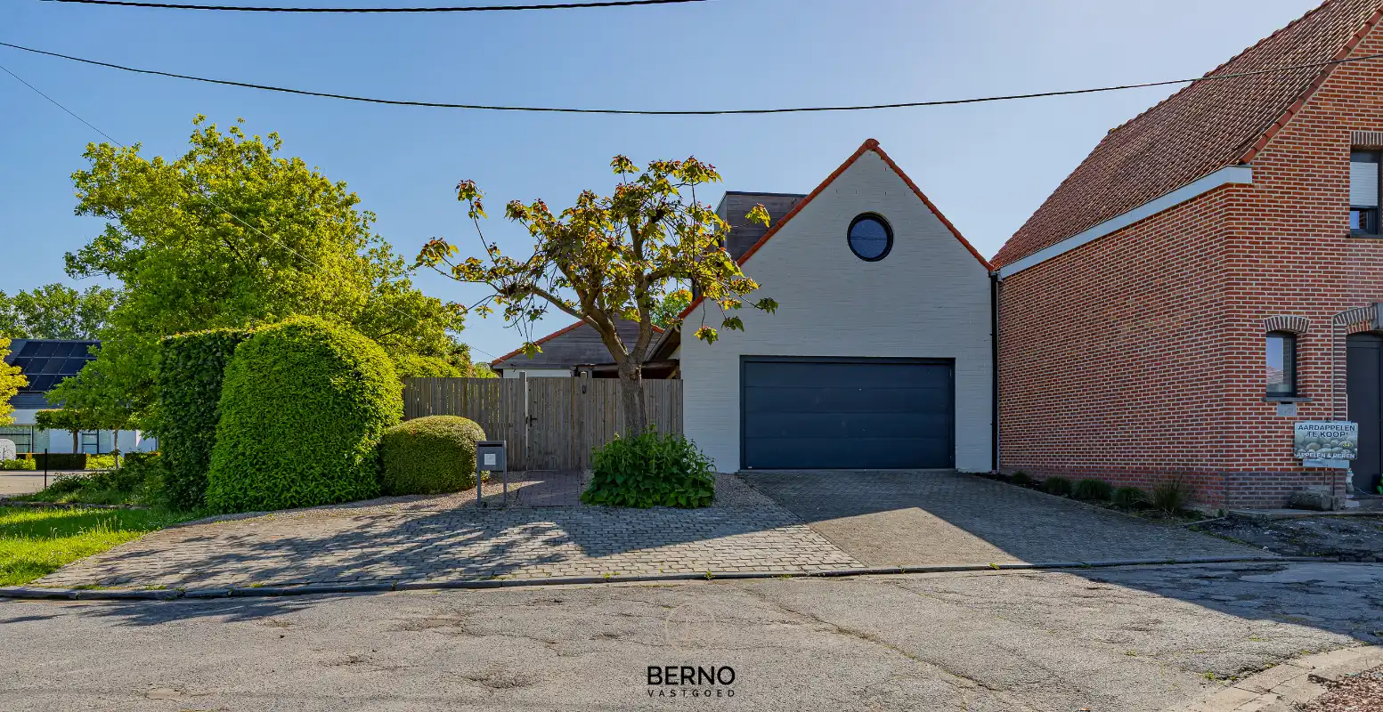 Recent gerenoveerde landelijke woning met uitzonderlijke tuin op 1.856 m² foto {{pictureIndex}}