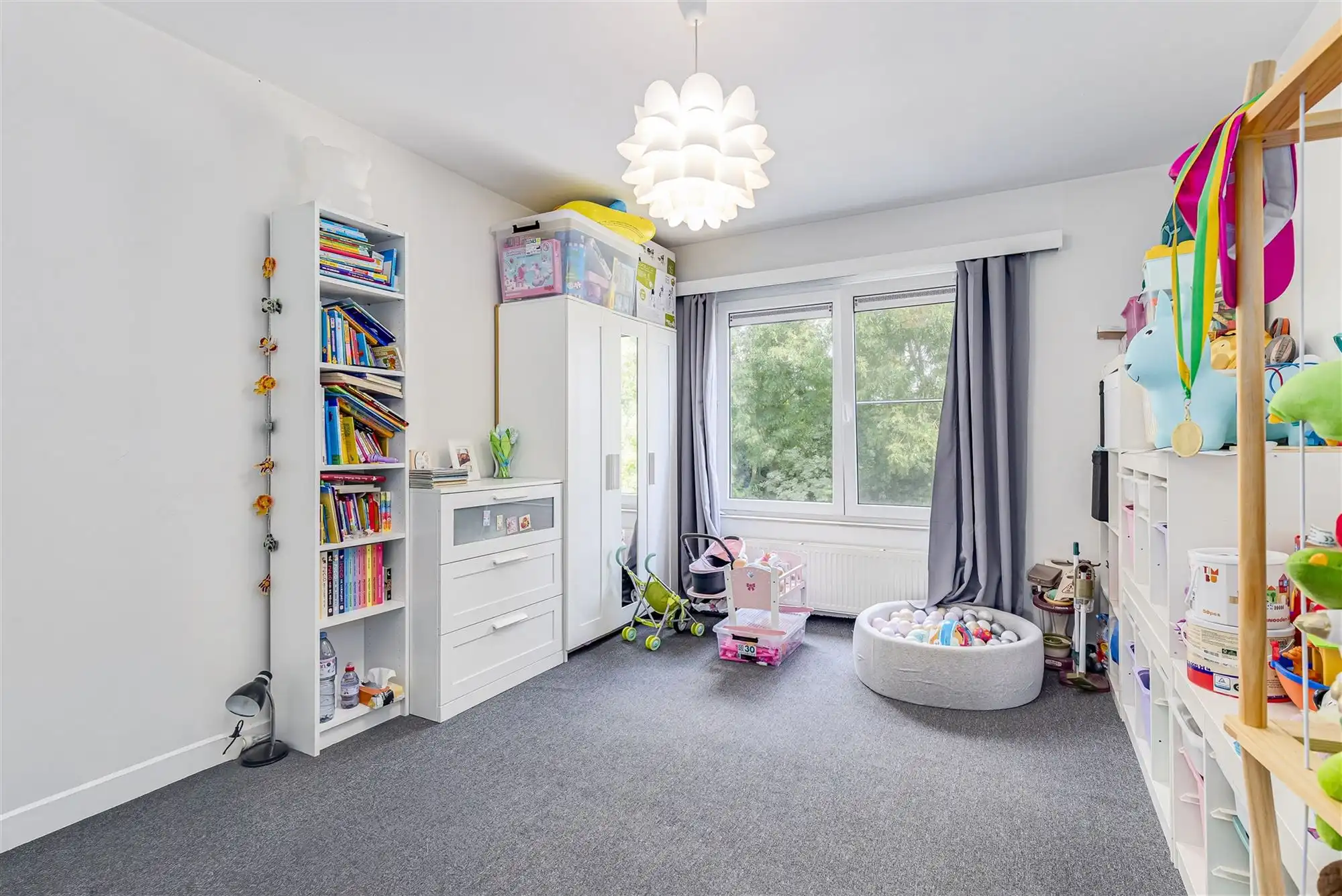 Ruim appartement met 2 slpk + terras te koop in Mortsel foto 9