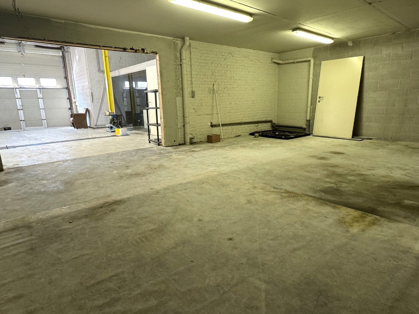 Unieke loft met 2 slaapkamers, ruim terras en ruime garage/magazijn te koop in Heule foto 16