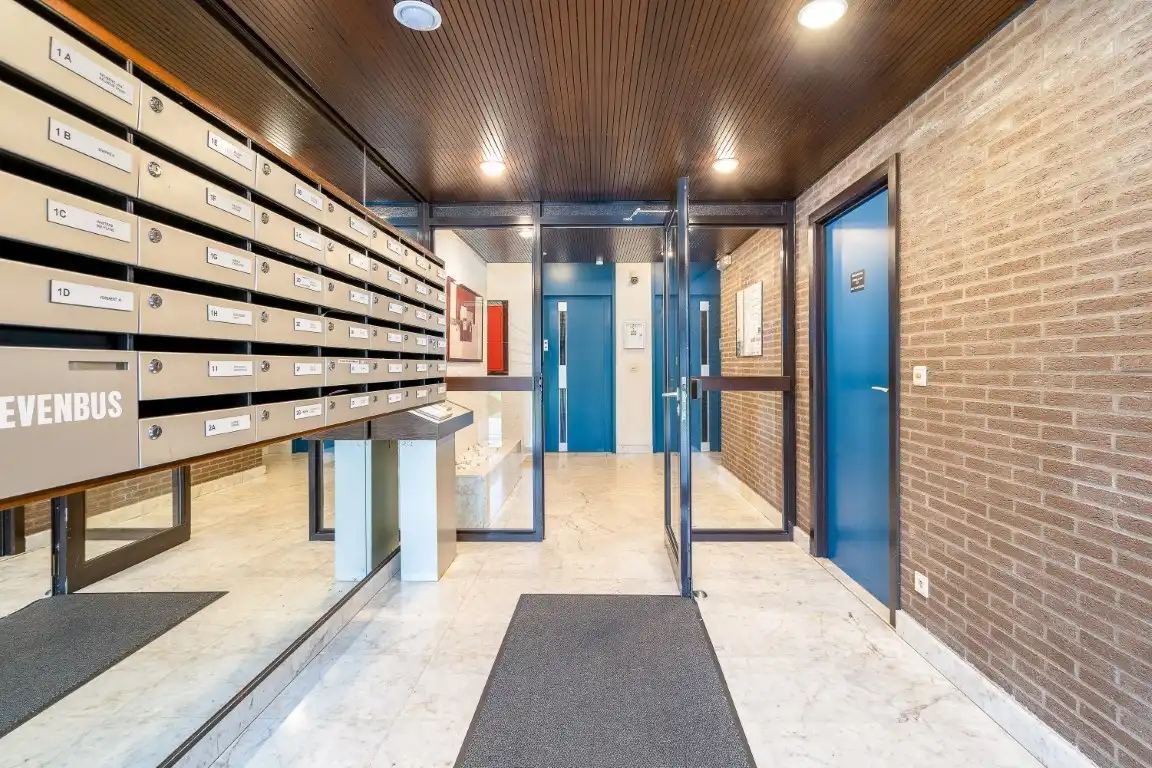 Huiselijk 1-slaapkamerapp met mog. tot parking foto 13