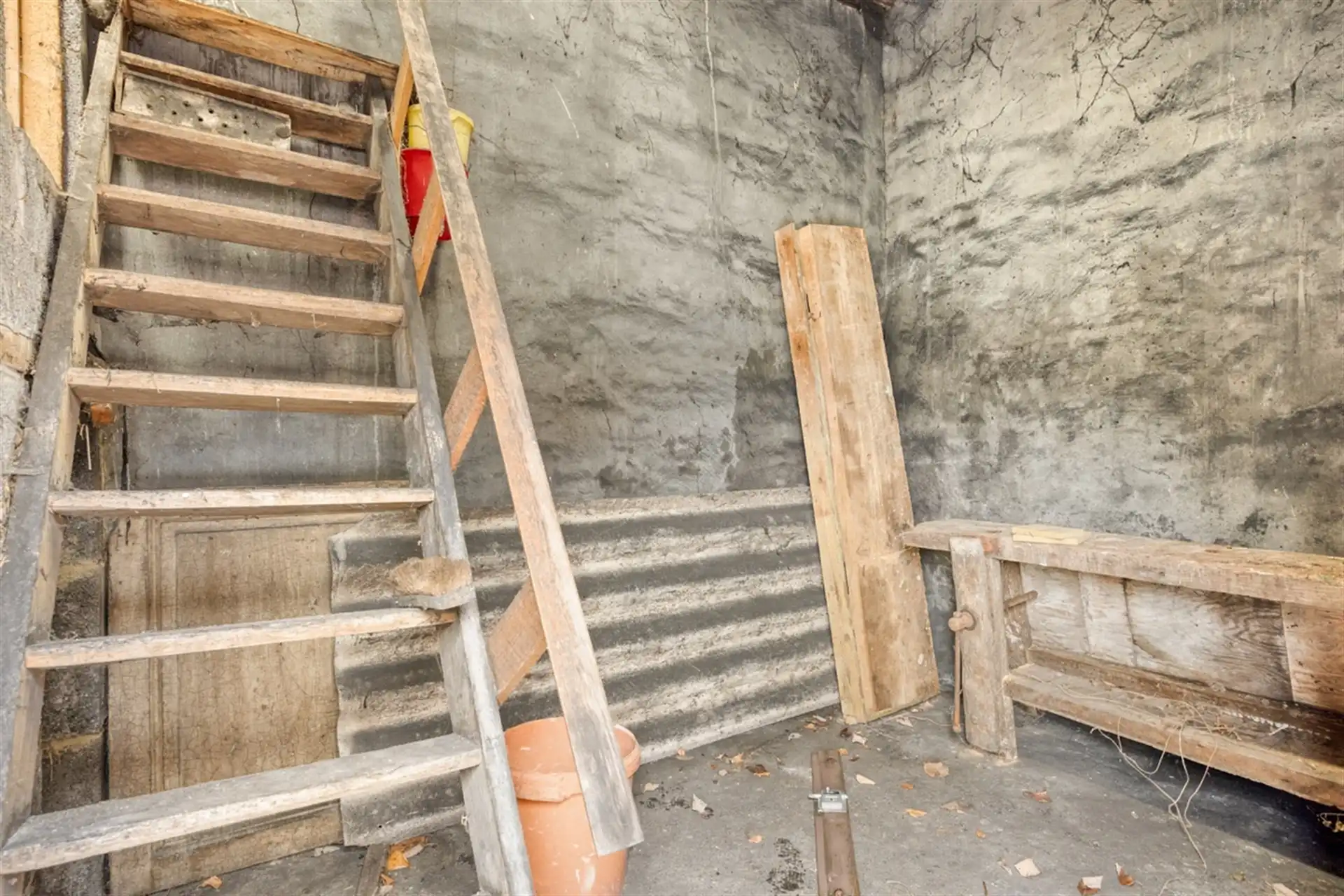 Te renoveren woning met prachtige tuin foto 20