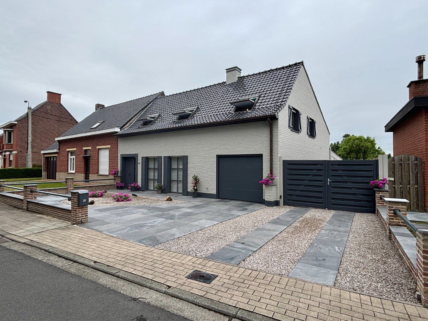 Ruime verzorgde half open woning met tuin en garage. foto 3