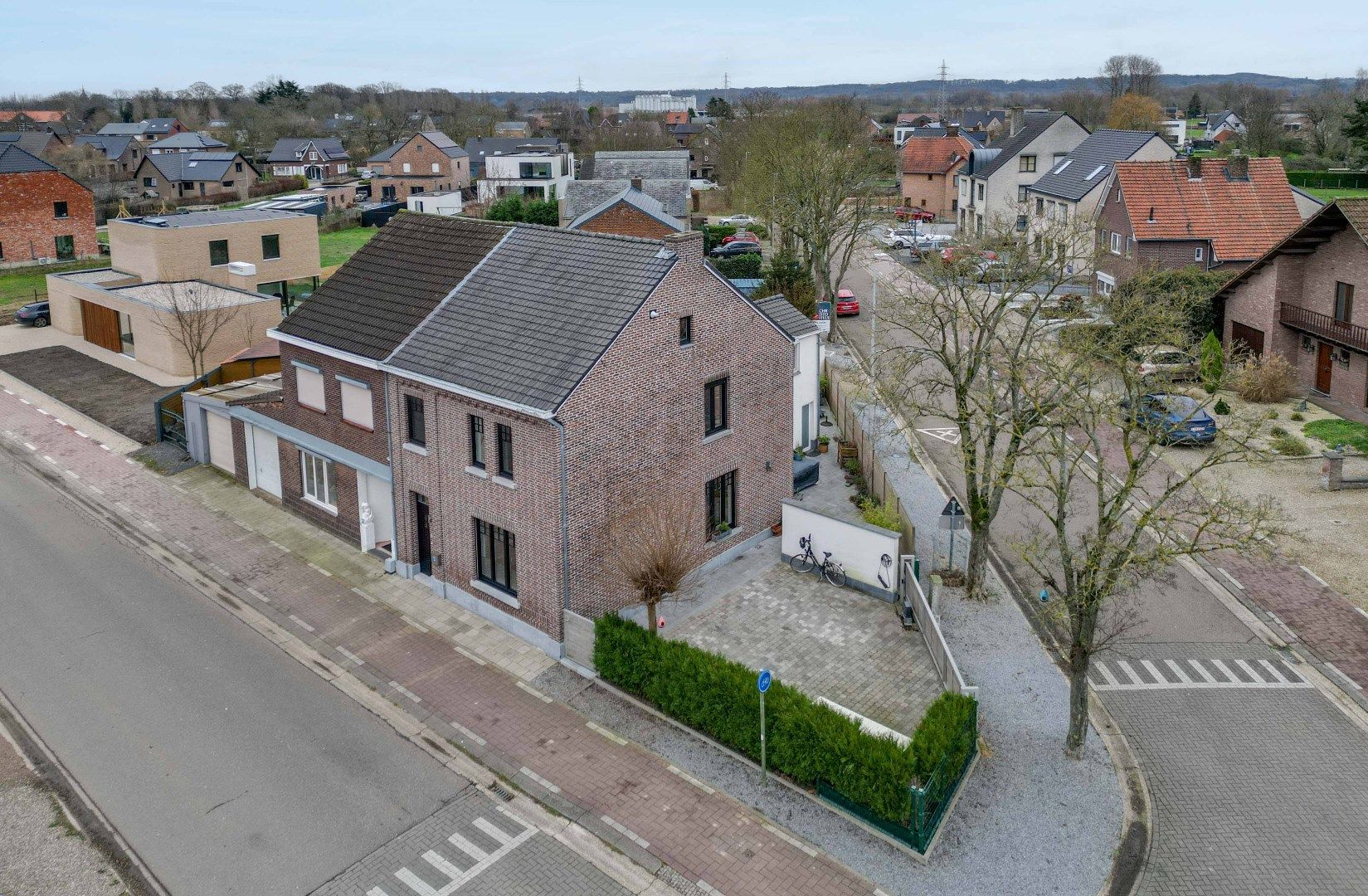 CHARMANTE GEZINSWONING MET ZUIDGERICHTE TUIN IN HARTJE REKEM ! foto 4