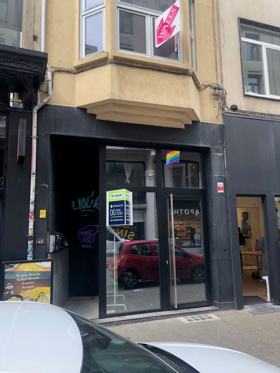 Compact Handelspand op A-locatie in Antwerpen foto {{pictureIndex}}