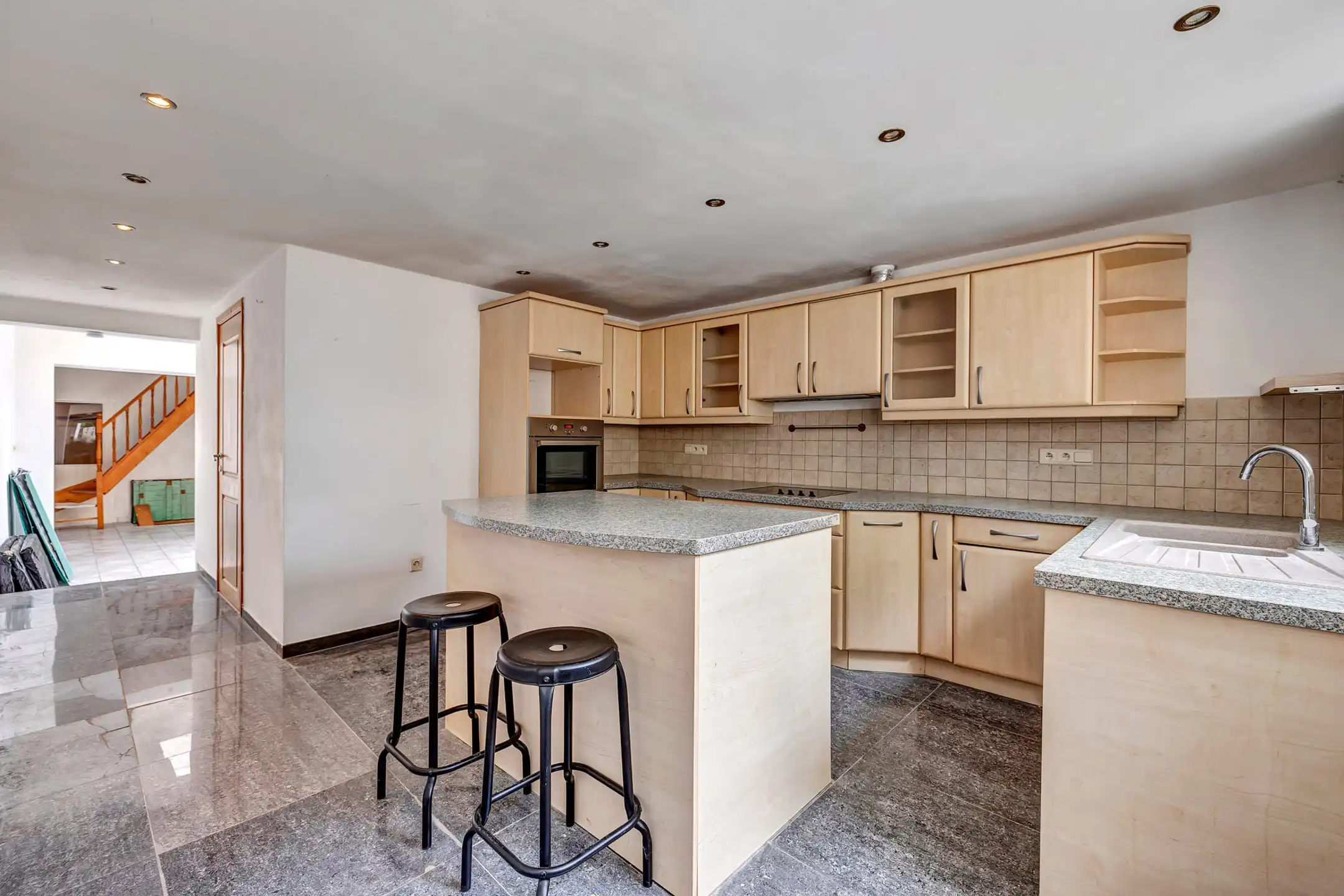 Charmante starterswoning in het rustige Meerbeke foto 2