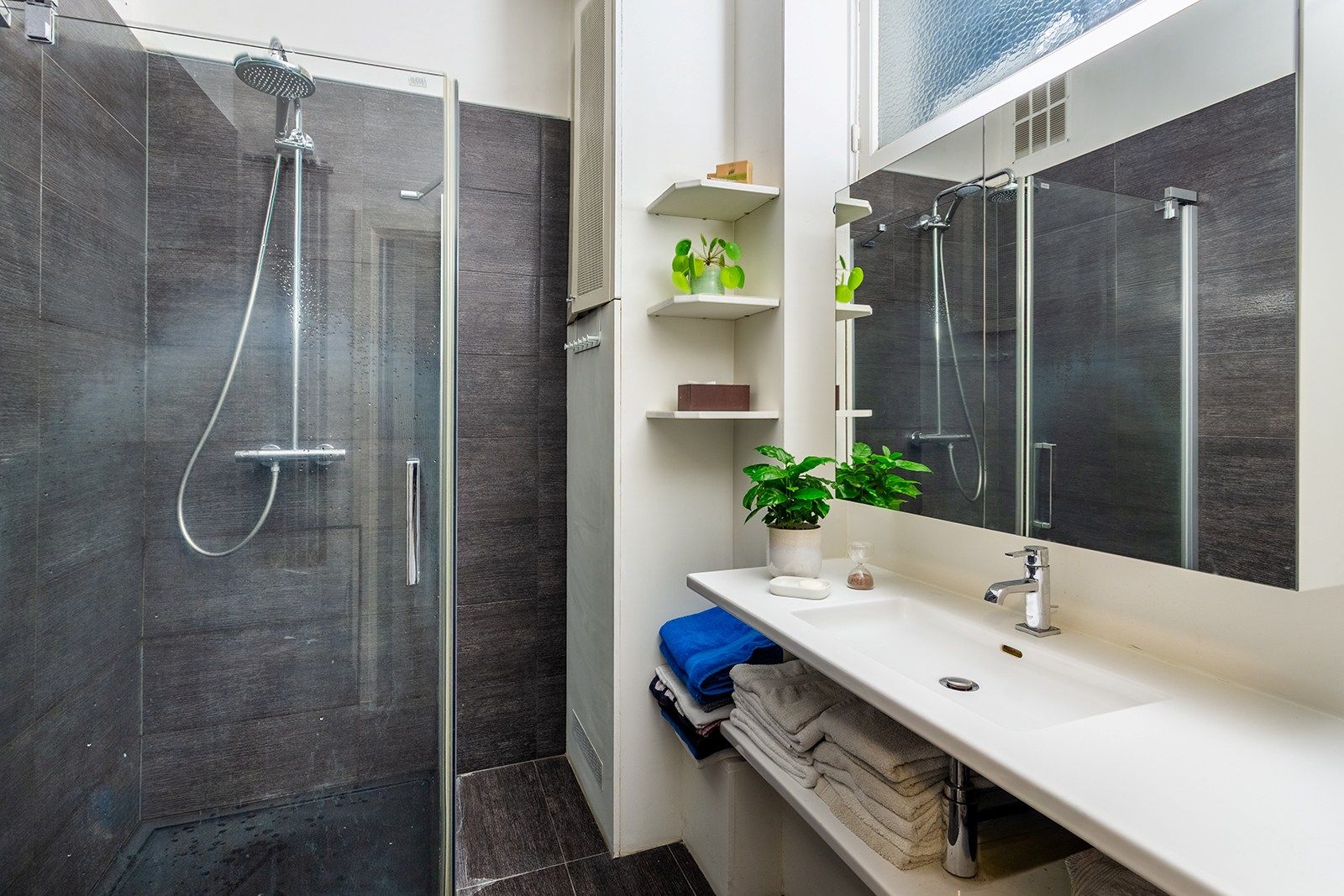 Charmant en karaktervol appartement met terras foto 15