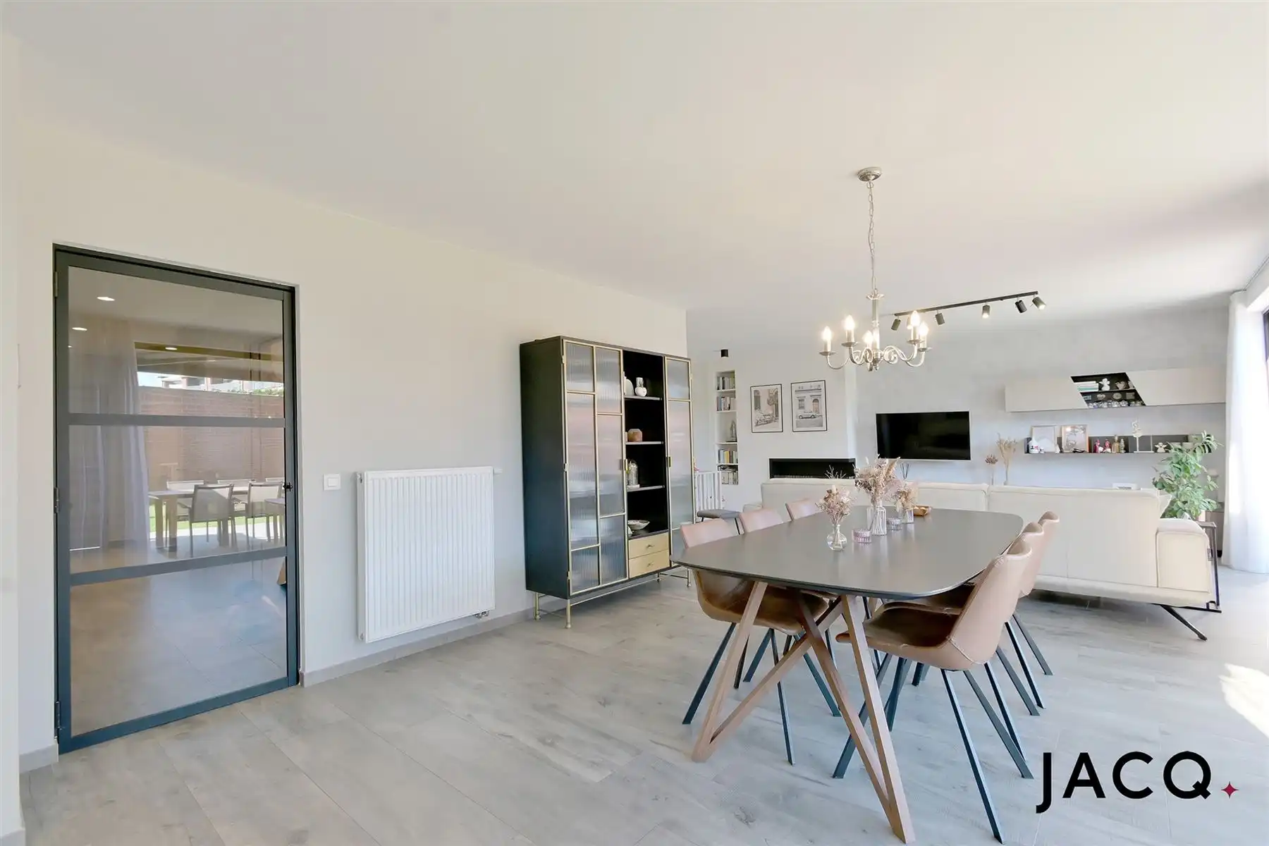 Gelijkvloers appartement met tuin en grote garage! foto 4