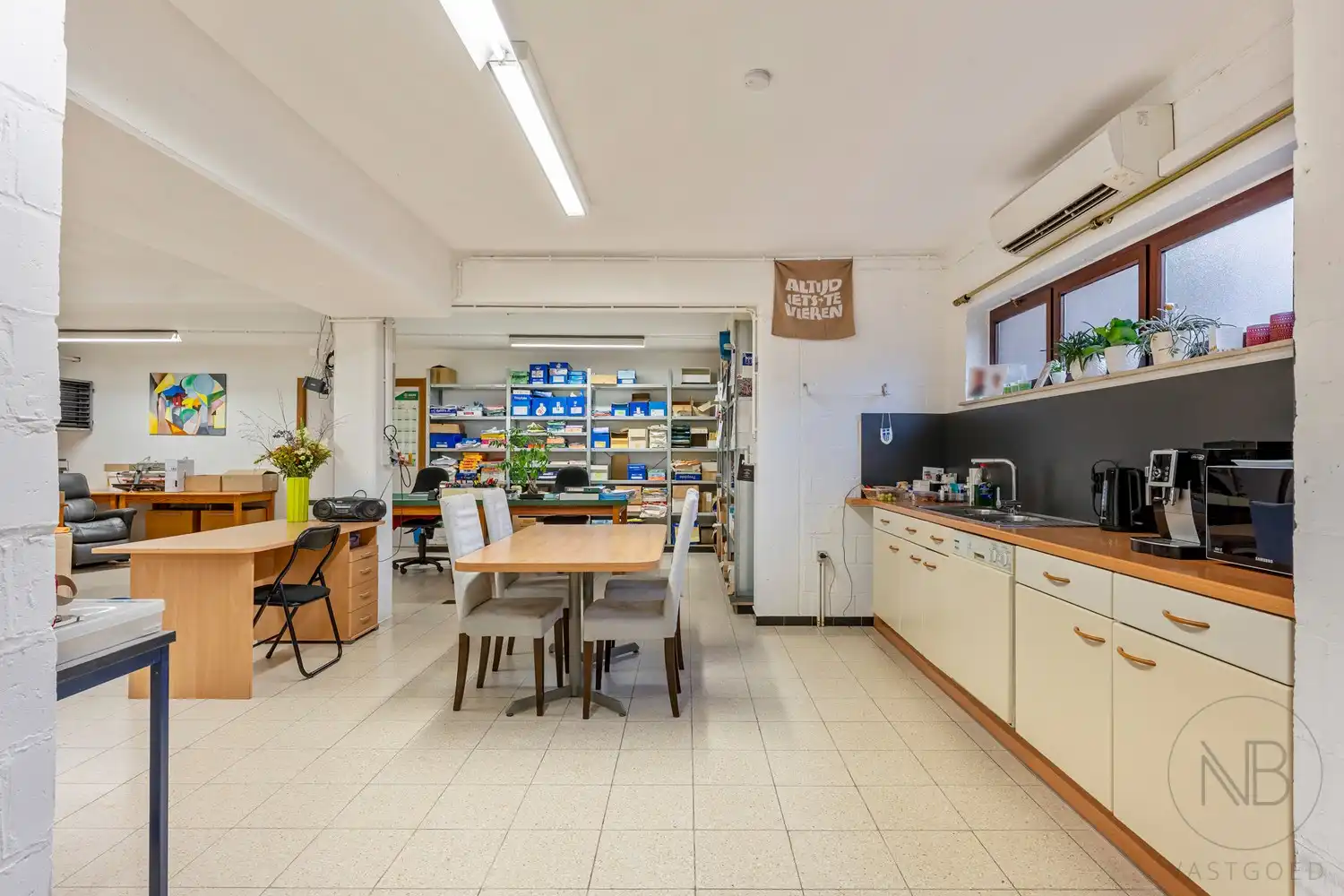 Woning met veelzijdig commercieel gebouw  op goede locatie in Driehoeven foto 6