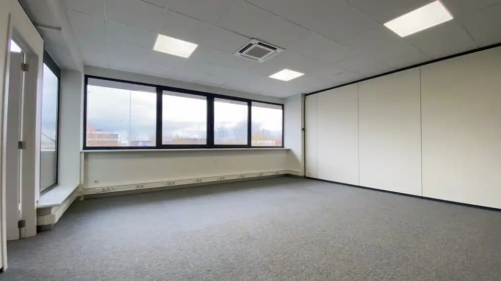 Burelen te huur vlakbij The Loop in Dionysius KMO center in Sint-Denijs-Westrem foto 4