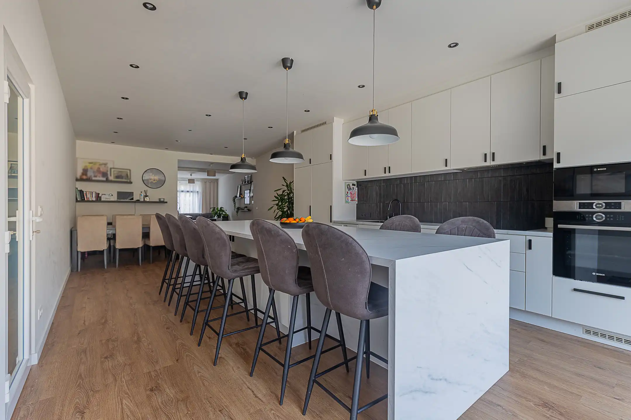 HERZELE- Recent gerenoveerde woning op centrale locatie  foto 3