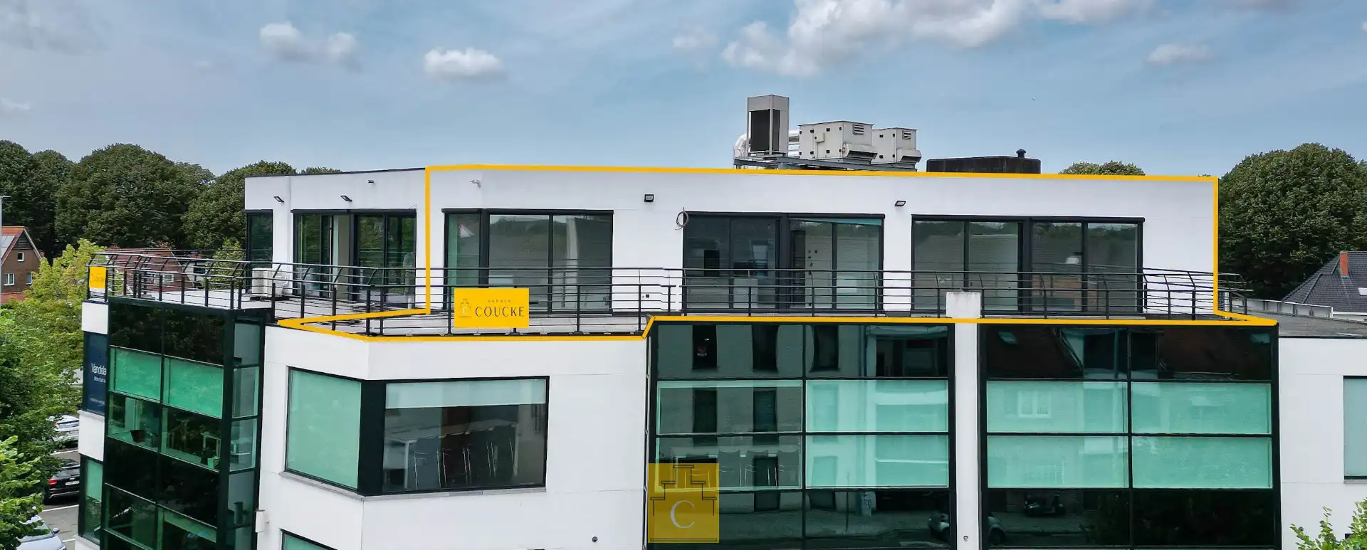 Volledig verbouwd dakappartement met ruim terras foto {{pictureIndex}}