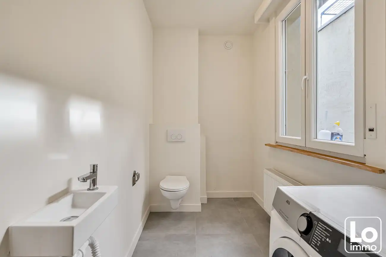Recent gerenoveerde woning met 2 slaapkamers en zuidoost gerichte tuin in Heusden foto 4