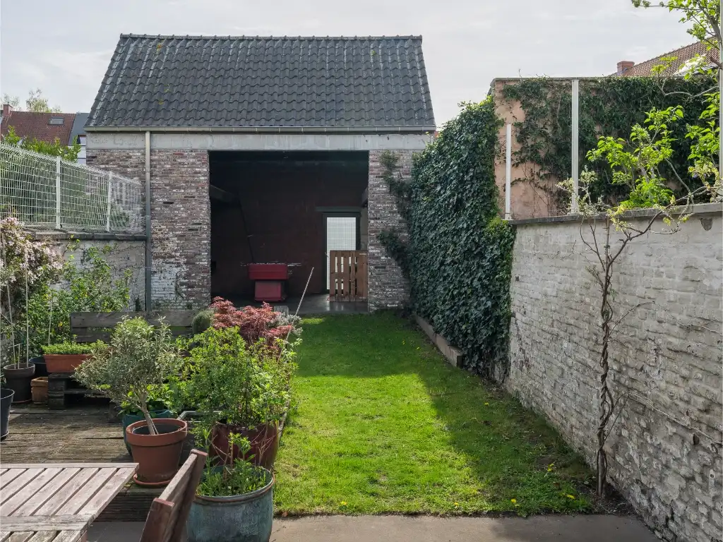 Architecturale burgerwoning naar de hand van Enplus architecten met stadstuin en polyvalente achterbouw op een boogscheut van het stadscentrum. foto 8